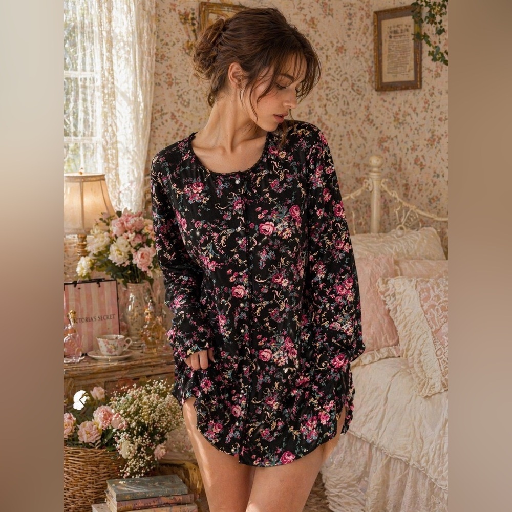 Victoria’s Secret Vintage Floral Lace Trim Pearl Button Cotton Sleepshirt Sz M/L